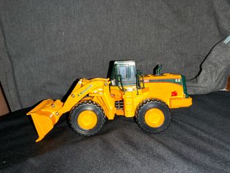 Kawasaki 1:48 scale front loader made in Japan