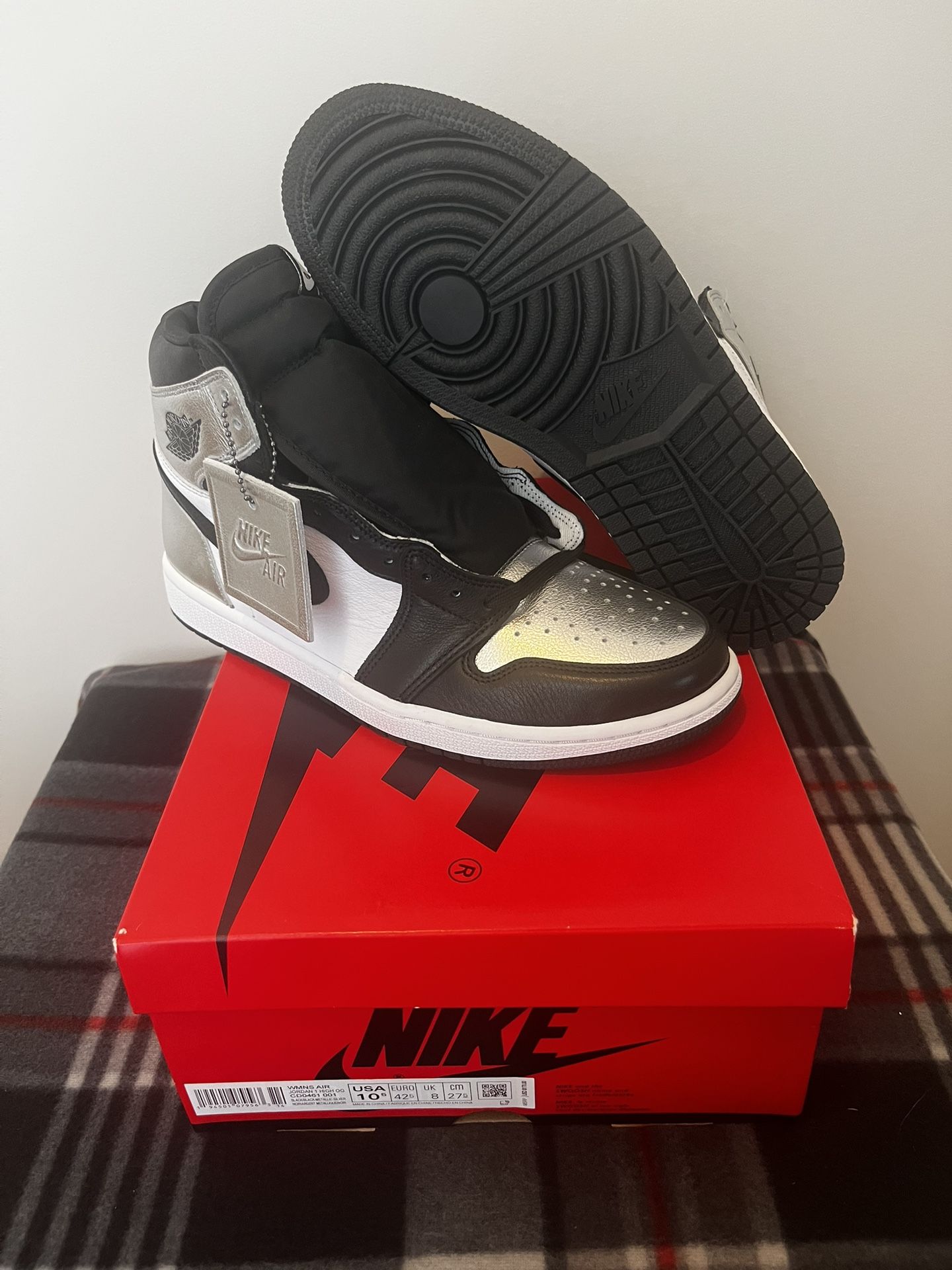 Nike Air Jordan Retro 1 White/Silver/Black Men’s Sz 9/ 10.5 Women