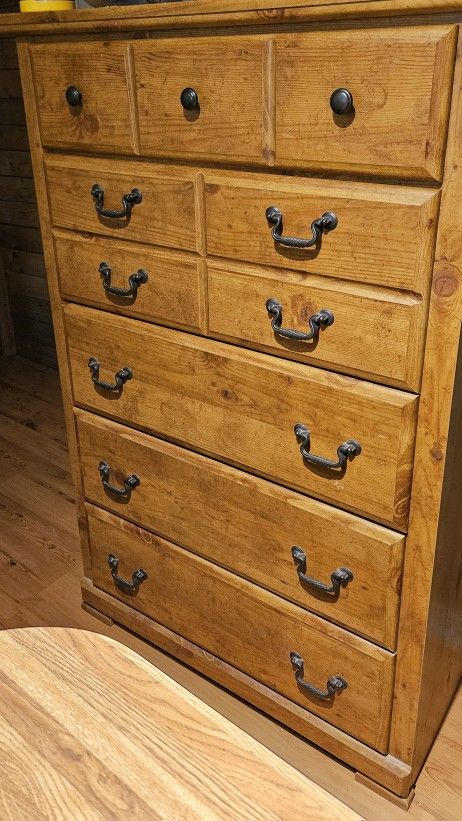 Super Nice 5 Drawer Dresser