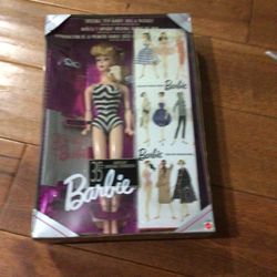 Original 1959 barbie shop doll and package
