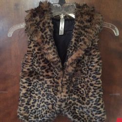 Girl’s (8/10) Cherokee faux fur leopard print vest.