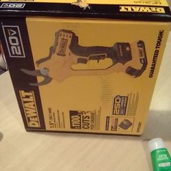 DeWalt 20v Pruner With Battery And Charger 