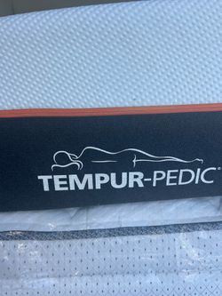 King Tempurpedic Luxe adapt like new! I can deliver or come see first   Retail $4,089 Your Price $775