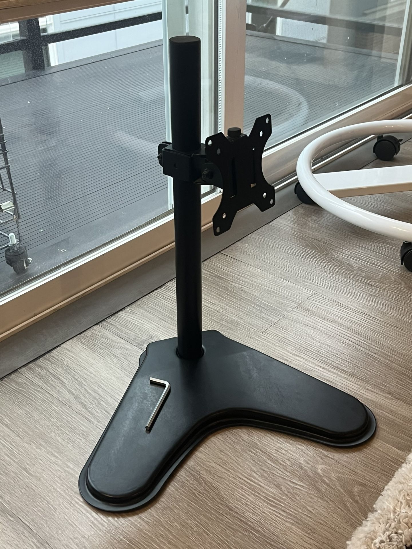 Single monitor VESA mount
