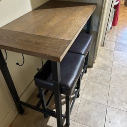Dinette Table And 2 Stools 