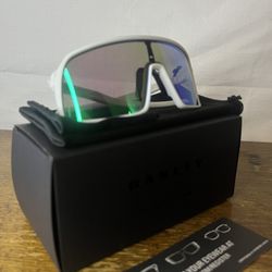 OAKELYS SUTRO SUNGLASSES PURPLE LENS 