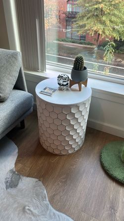 Round Side Table with Honeycomb Texture