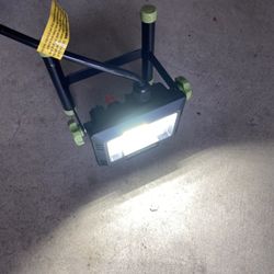 PowerSmith PWLS020H 2000 Lumen Portable LED Work Light with Metal Stand and Sealed Power Switch