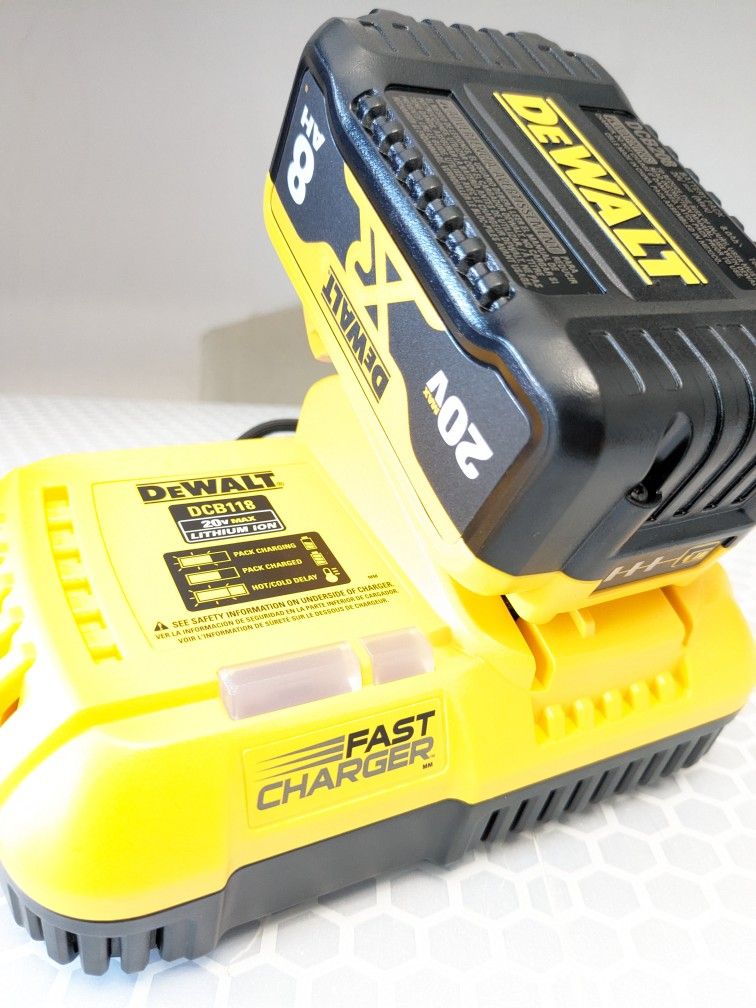 20V Max DeWalt 8AH XR + FAST CHARGER Starter Kit