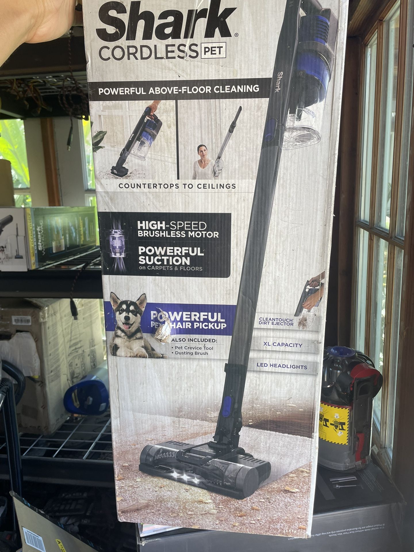 SHARK CORDLESS ROCKET IX141 VACUUM