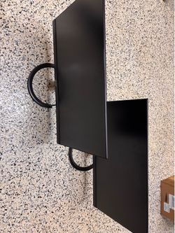 Two Acer monitors with Toshiba dock station