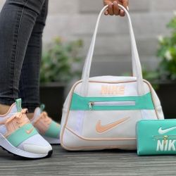 Sets Nike