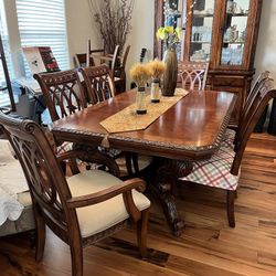 Formal Dining Table Set w Matching Hutch