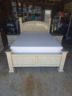 Queen Bed Set with Tempurpedic Mattress