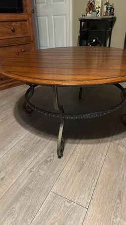 Round Coffee table