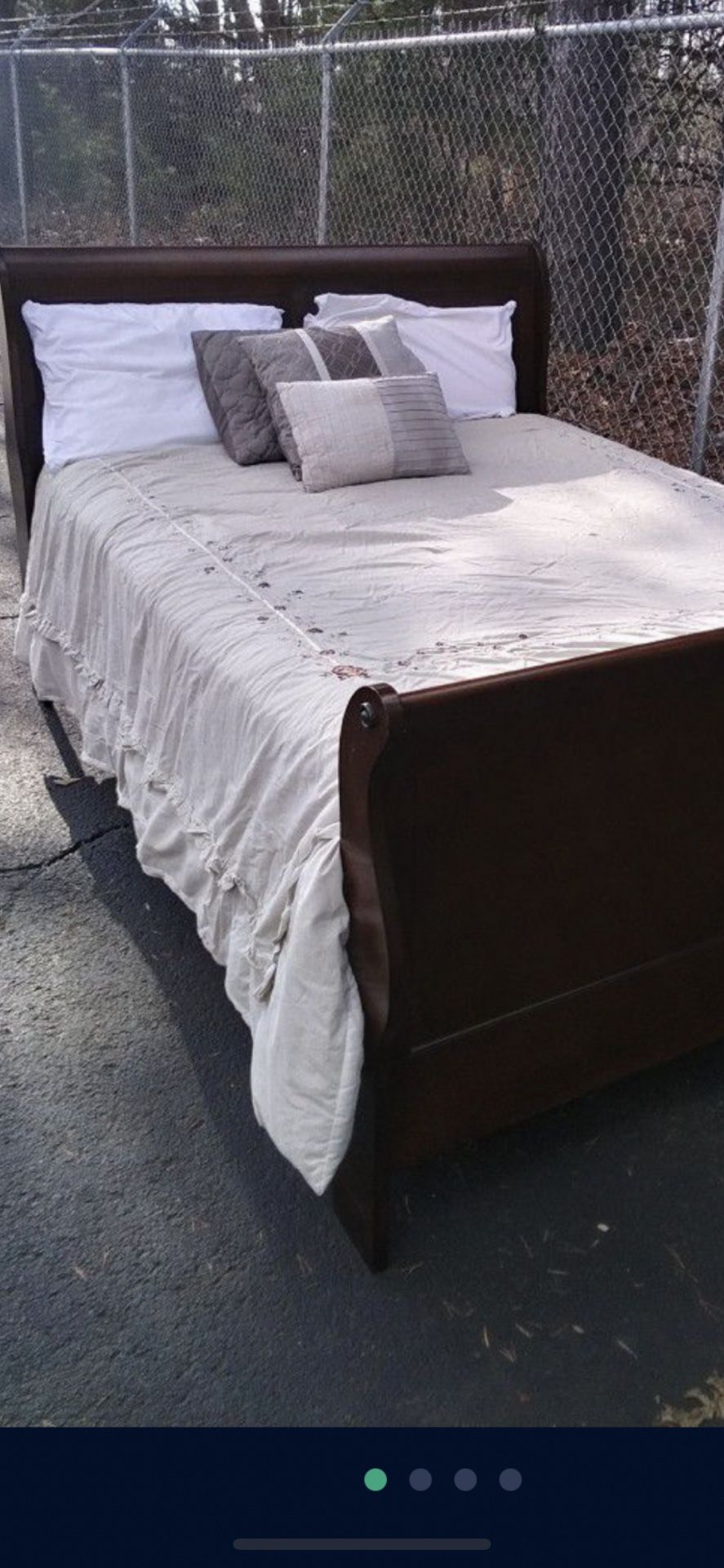 Solid Wood Queen Size Bed: Headboard, Footboard, Rails, Mattress And Boxspring. Delivery Available. Se Habla Español 