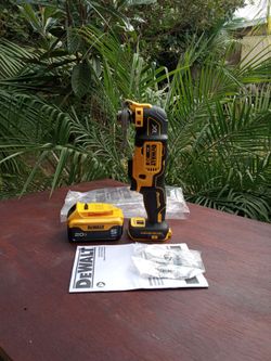 DeWalt.  20 v new.  XR.  Multi tool.  3 speed.  W.  Battery.   5.0 Ah.  Lithium