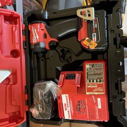 Milwaukee M18 1/4 Hex Impact Driver Set 