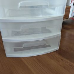 Free 3 drawers sterlite