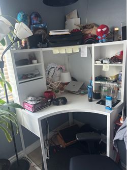 White corner room desk