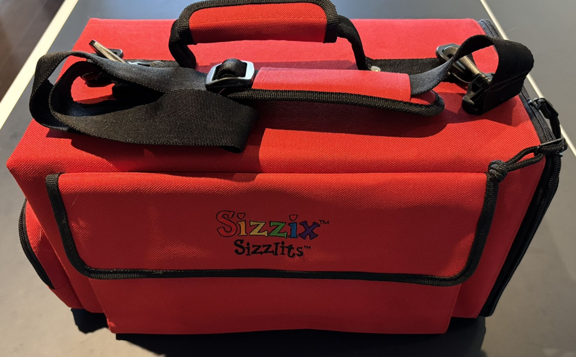 Sizzix Sizzlits Carrying Case + 4 Alphabets