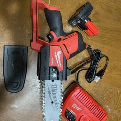 Milwaukee 2527-21 M12 FUEL HATCHET 6-Inch Pruning Saw 4.0Ah Kit
