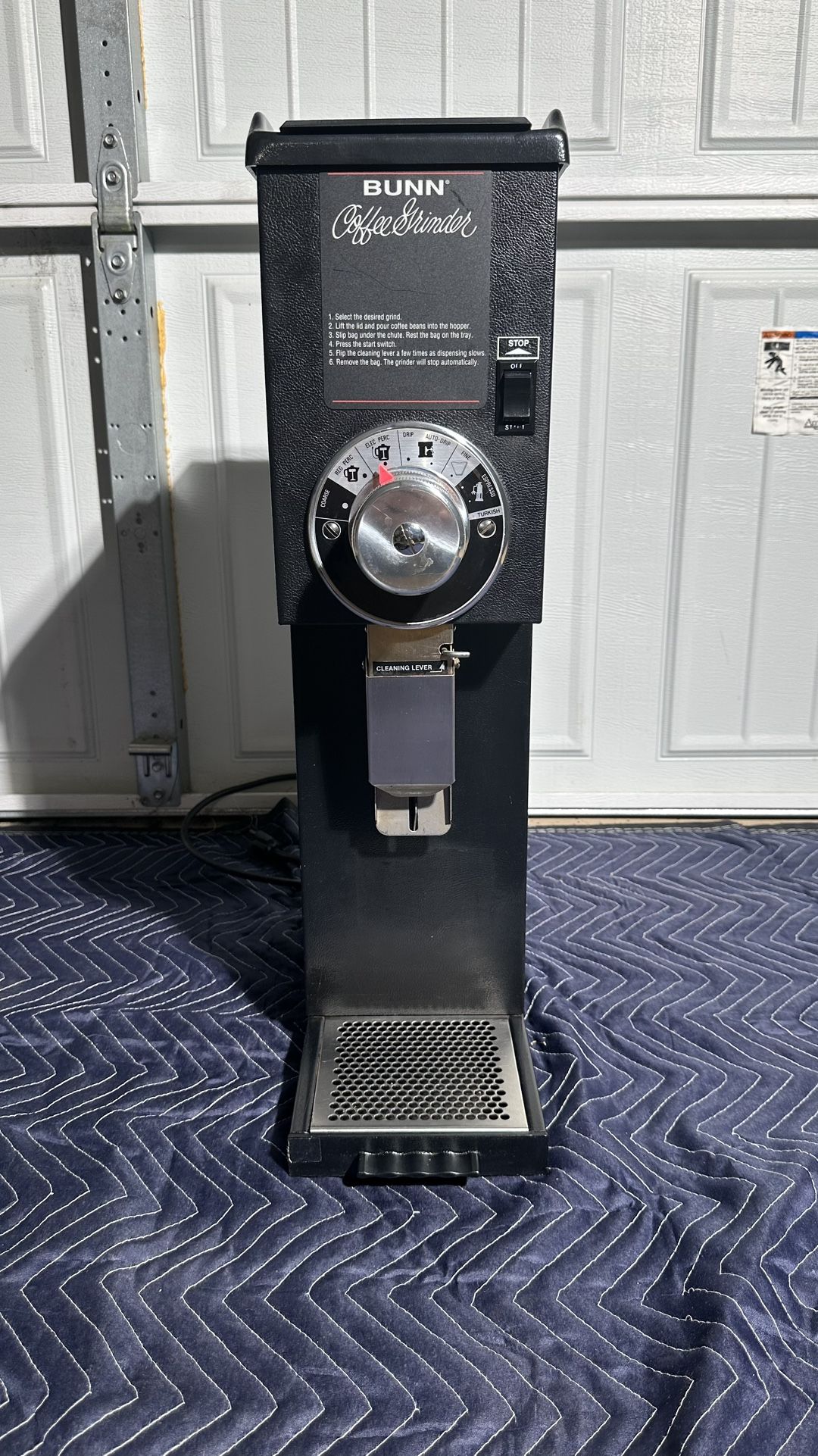 Commercial Coffee Grinder – Bunn O Matic G3 (Black) – Very Good