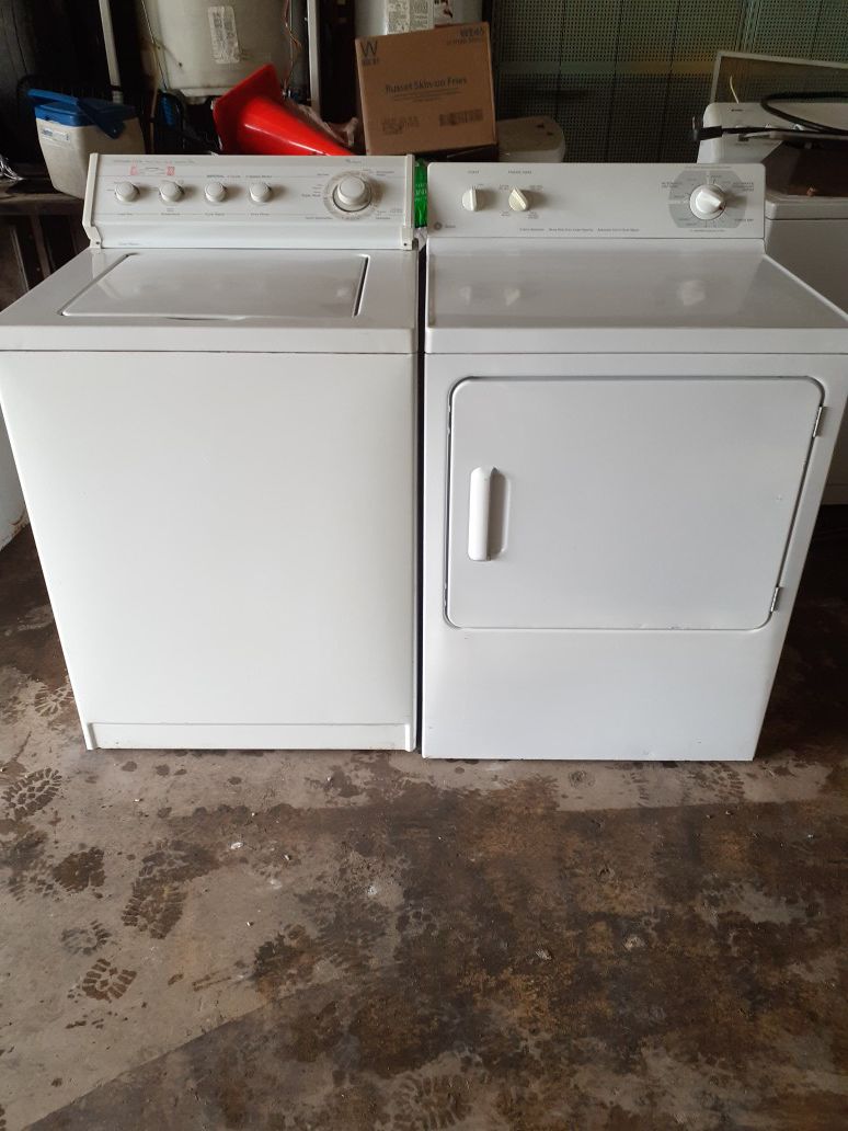 Whirlpool heavy duty super capacity washer and ge heavy duty super capacity electric dryer set nice and cleen