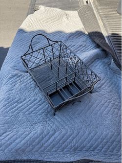 Utensil holder