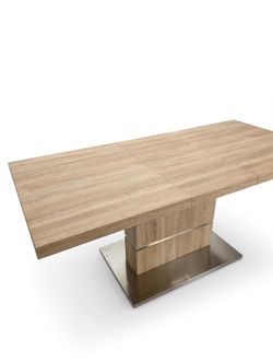 Beautiful El Dorado extendable dining room table