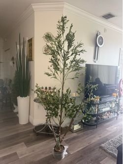 Pretty artificial plant 7 ft Olive 🫒 Tree  ! Brand New