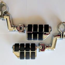 Kuryakyn Dually ISO Motorcycle Highway Foot Rests/Pegs with Offset and 1.25" Magnum Quick Clamps (S1-2)