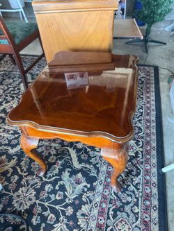 Queen Anne Style Wood End Table