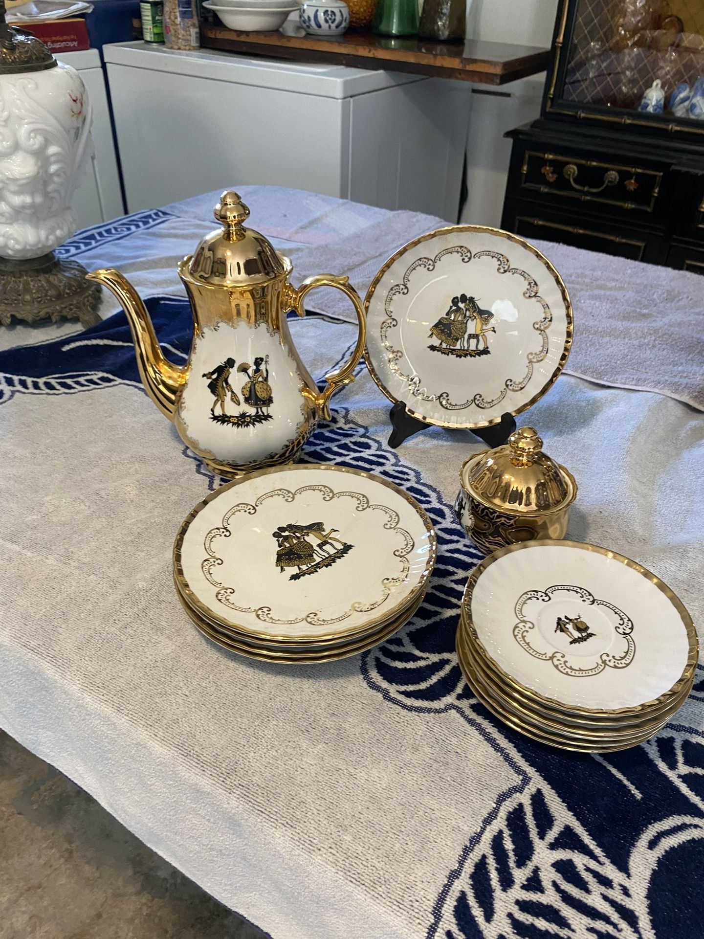 vintage Bavaria Germany MHM Kaffeeservice, a coffee service set, featuring 22-karat gold handarbeit (handwork)