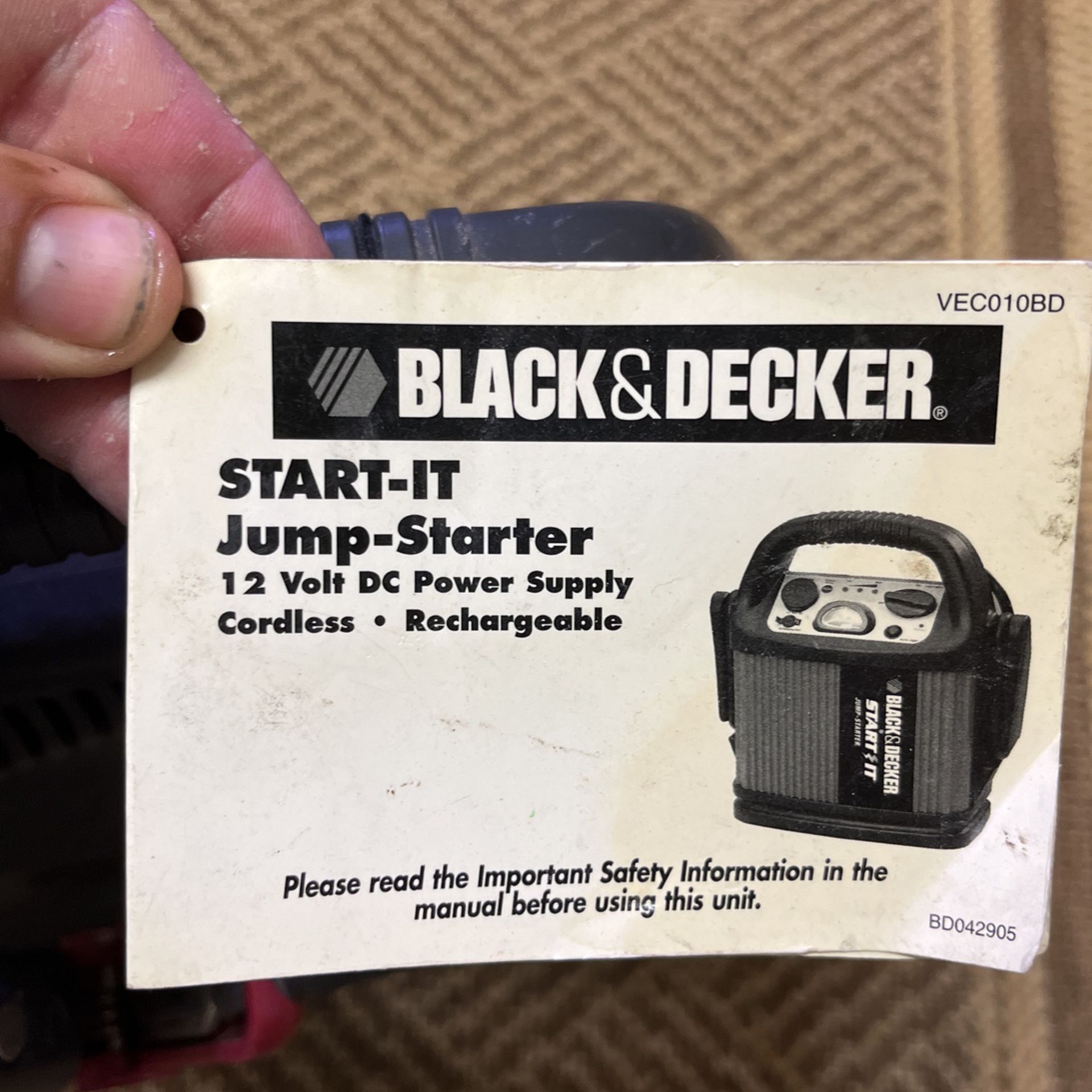 BLACK+DECKER J312B Power Station Jump Starter: 700 Peak/300 Instant Amps,  USB Port, Battery Clamps for Sale in San Bernardino, CA - OfferUp