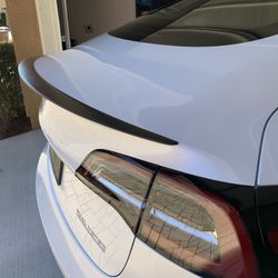 Tesla 3 real carbon fiber , rear spoiler, brand new