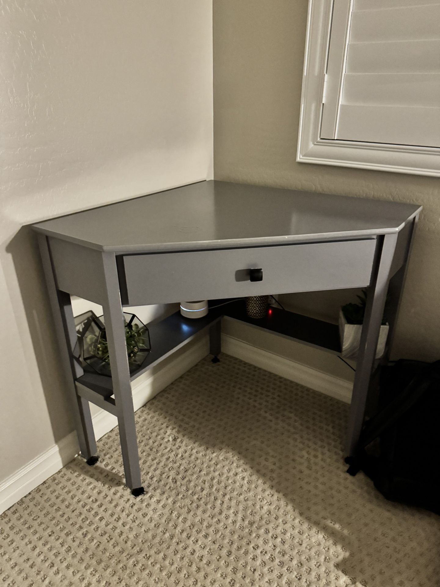 Corner Table
