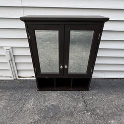 Dressed/ Wall Cabinet 