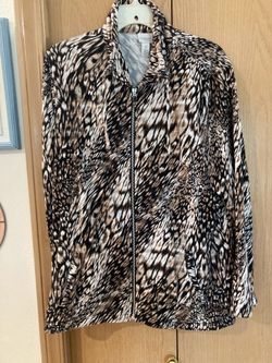 Néw Womens Weekend by Chicos Leopard print zip jacket size 2