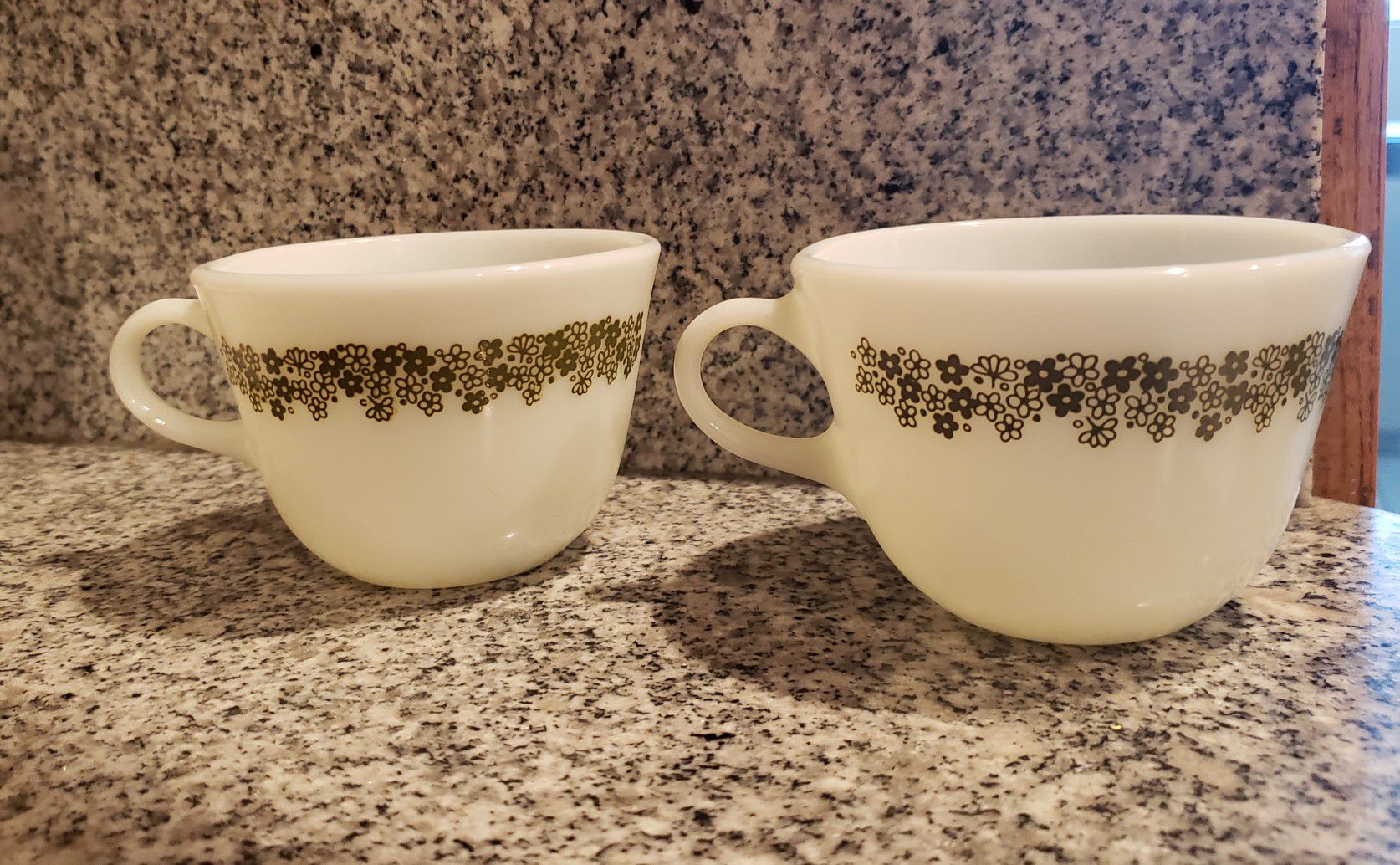 2 pyrex mugs