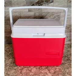 Rubbermaid Lunch Box Mini Chest Personal Hard Cooler