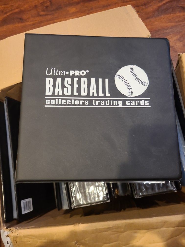 Ultra Pro Baseball Collectors Trading Cards Binder W / Inserts