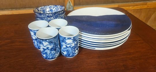 Ceramic bowls & cups & plastic dinner plates