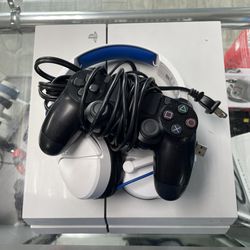PS4 PlayStation 4 500GB W/ Controller & Headset
