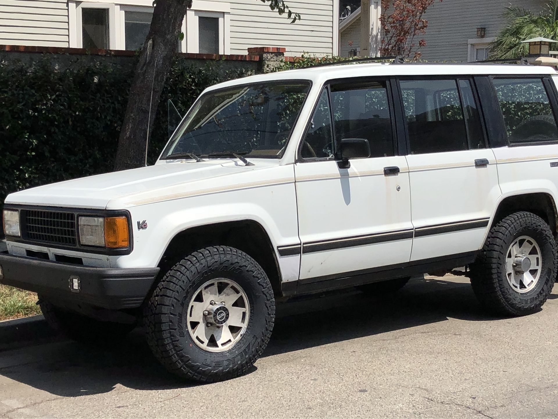 1990 first gen Isuzu trooper v6 4x4 5spd
