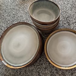 8-Person Stoneware Dinnerware Set – Dinner Plates, Dessert Plates & Bowls