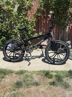 20 INCH MONGOOSE BIKE