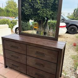 Modern Wood Dresser With Mirror 