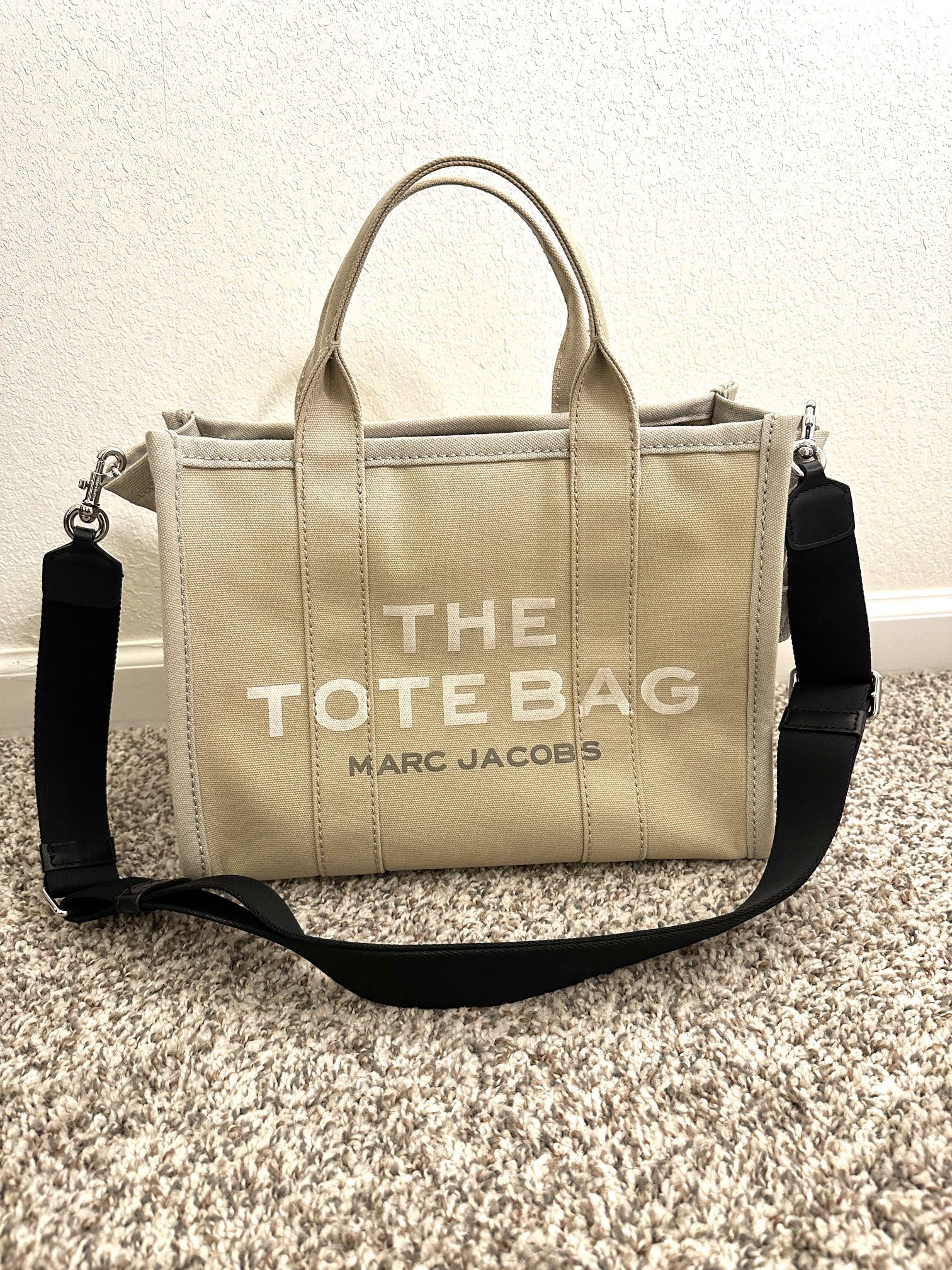 THE TOTE BAG MARC JACOBS (Medium) $220