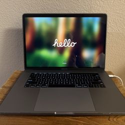 MacBook Pro 2019 15.4" w/ retina display 2.4 ghz 8-core i9